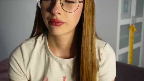 Snapshot of blissence chatting on 11-07-25, 03:34 LiLy online show from 11-07-25, 03:34