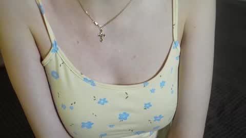 Snapshot of blissence chatting on 11-17-25, 03:07 LiLy online show from 11-17-25, 03:07