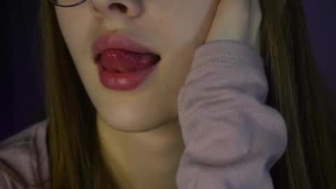 Snapshot of blissence chatting on 11-21-25, 03:11 LiLy online show from 11-21-25, 03:11