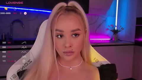 Lana online show from 10-26-25, 07:14