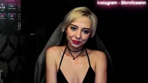 Snapshot of blond_ice_ann chatting on 06-05-26, 06:31 blond_ice_ann online show from 06-05-26, 06:31