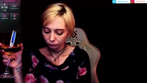 Snapshot of blond_ice_ann chatting on 06-17-26, 05:03 blond_ice_ann online show from 06-17-26, 05:03
