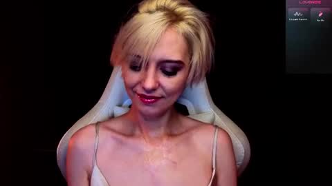 Snapshot of blond_ice_ann chatting on 07-11-26, 09:05 blond_ice_ann online show from 07-11-26, 09:05