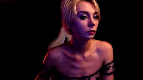 Snapshot of blond_ice_ann chatting on 07-27-26, 07:21 blond_ice_ann online show from 07-27-26, 07:21