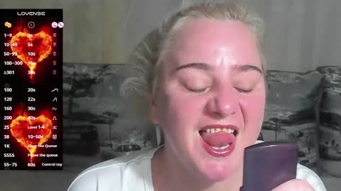 Snapshot of blond_ledi chatting on 02-08-25, 08:09 blond_ledi online show from 02-08-25, 08:09
