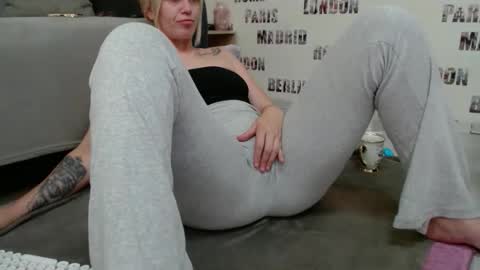 blonddaiana23 online show from 05-30-26, 07:00