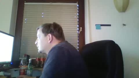 Snapshot of blonde32m chatting on 12-17-24, 02:33 blonde32m online show from 12-17-24, 02:33