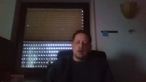 Snapshot of blonde32m chatting on 01-17-25, 03:00 blonde32m online show from 01-17-25, 03:00