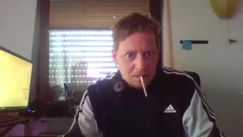 Snapshot of blonde32m chatting on 09-15-25, 02:28 blonde32m online show from 09-15-25, 02:28