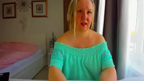 Nicole online show from 04-01-26, 04:37