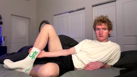 Snapshot of blonde_boi99 chatting on 04-26-26, 05:27 Blondie online show from 04-26-26, 05:27