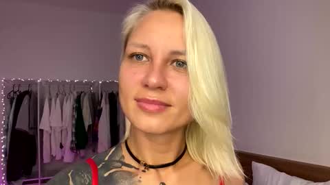 blonde_fuck_couple online show from 03-22-26, 12:14