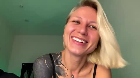 blonde_fuck_couple online show from 06-06-26, 12:16