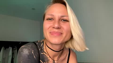 blonde_fuck_couple online show from 06-14-26, 02:24