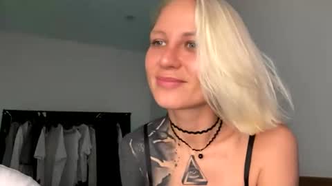 blonde_fuck_couple online show from 06-15-26, 12:24