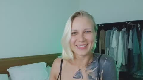 blonde_fuck_couple online show from 07-04-26, 09:26