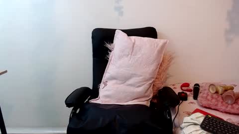 blonde_squirt_ online show from 12-28-24, 11:16