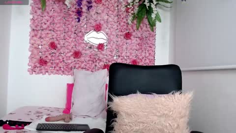 blonde_squirt_ online show from 02-07-25, 04:06