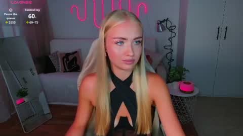 Snapshot of blonde_vibe chatting on 06-21-26, 11:02 Nessa online show from 06-21-26, 11:02
