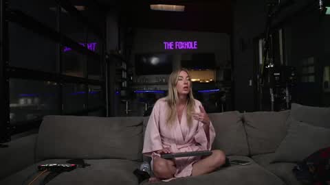 Snapshot of blondefoxsilverfox chatting on 05-19-26, 02:56 blondefoxsilverfox online show from 05-19-26, 02:56