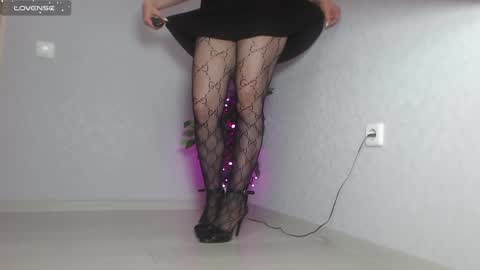 Im Di. I smell naked even when Im dressed. online show from 12-05-24, 12:11