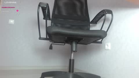 Im Di. I smell naked even when Im dressed. online show from 01-29-25, 12:56