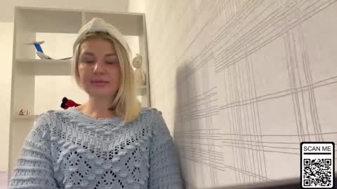 Snapshot of blondie_xoxoxo chatting on 10-21-25, 10:49 blondie_xoxoxo online show from 10-21-25, 10:49