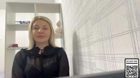 Snapshot of blondie_xoxoxo chatting on 10-24-25, 05:53 blondie_xoxoxo online show from 10-24-25, 05:53