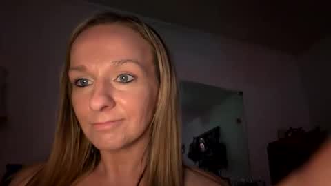 Snapshot of blondiemegz chatting on 10-21-25, 08:09 blondiemegz online show from 10-21-25, 08:09