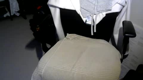 bloodybig0 online show from 01-01-25, 12:33