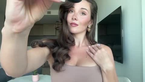 Snapshot of bloomyogi chatting on 05-28-26, 07:22 Emma Bloom online show from 05-28-26, 07:22