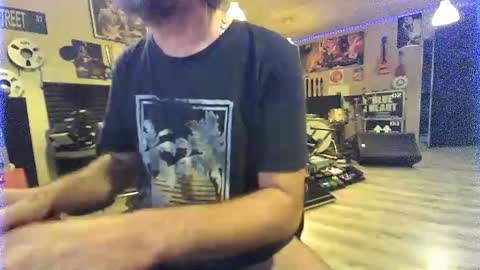 blue73524833 online show from 04-15-26, 12:17