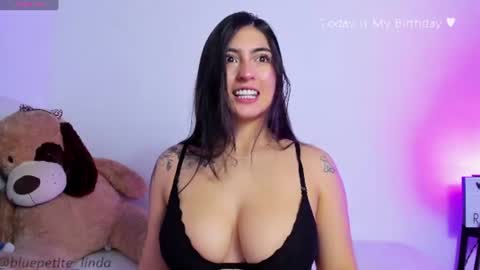 Snapshot of blue_petite chatting on 06-30-26, 03:24 Linda online show from 06-30-26, 03:24