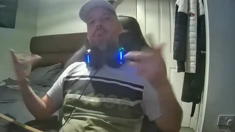 Snapshot of bluebirdflame1 chatting on 12-23-24, 06:37 bluebirdflame1 online show from 12-23-24, 06:37