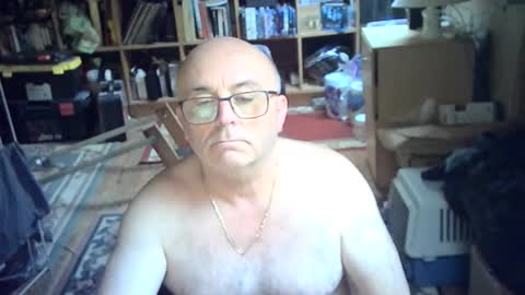 Snapshot of bluebox65 chatting on 11-06-25, 03:24 bluebox65 online show from 11-06-25, 03:24