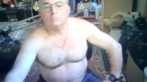 Snapshot of bluebox65 chatting on 11-12-25, 02:50 bluebox65 online show from 11-12-25, 02:50