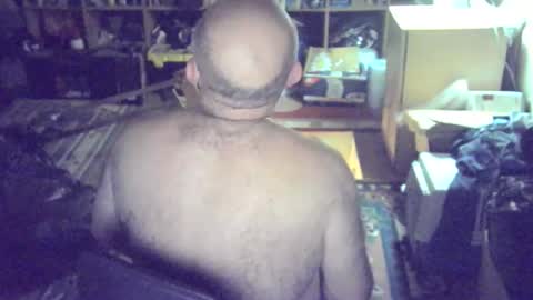 Snapshot of bluebox65 chatting on 11-14-25, 04:38 bluebox65 online show from 11-14-25, 04:38