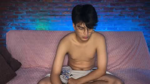 Snapshot of bluedaan chatting on 05-21-26, 02:29 Daan online show from 05-21-26, 02:29