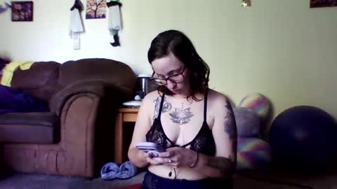 Snapshot of blueeyedbeauty1995 chatting on 06-21-26, 11:51 Blueeyedbeauty online show from 06-21-26, 11:51