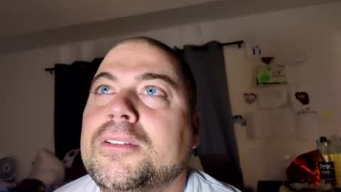 Snapshot of blueeyeme chatting on 10-19-25, 05:52 blueeyeme online show from 10-19-25, 05:52