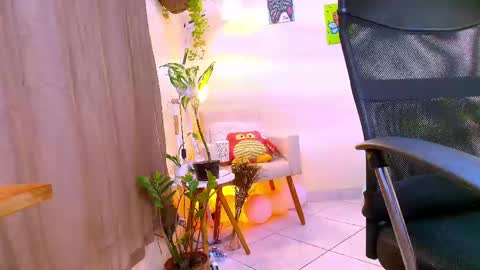 FLORAA online show from 04-17-26, 01:47