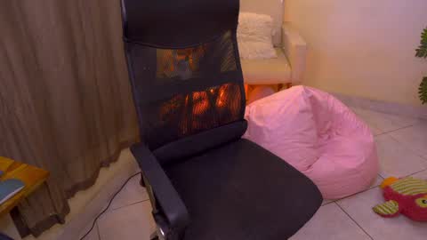 FLORAA online show from 05-06-26, 03:28