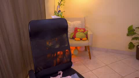 FLORAA online show from 05-15-26, 03:41