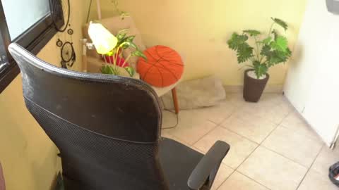 Snapshot of bluemysticlady chatting on 01-14-25, 04:40 FLORAA online show from 01-14-25, 04:40