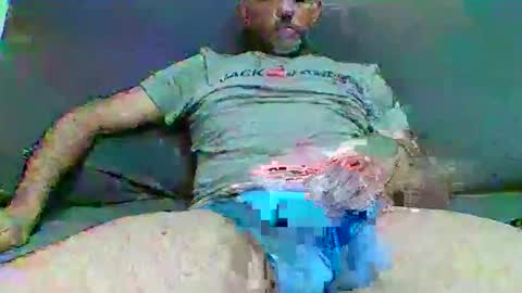 Snapshot of blueyes78 chatting on 04-19-26, 12:33 blueyes78 online show from 04-19-26, 12:33
