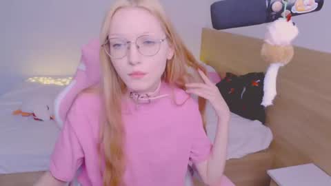 Snapshot of blush_alert chatting on 06-15-26, 09:00 Diana online show from 06-15-26, 09:00