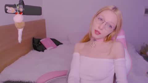 Snapshot of blush_alert chatting on 06-21-26, 11:35 Diana online show from 06-21-26, 11:35