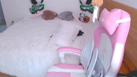 Snapshot of blush_alert chatting on 07-28-26, 12:48 Diana online show from 07-28-26, 12:48