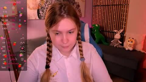 Snapshot of blush_ellie chatting on 09-19-25, 08:31 Ellie3 online show from 09-19-25, 08:31