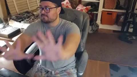 Snapshot of bnitehawk1234 chatting on 09-16-25, 05:52 harry cockins online show from 09-16-25, 05:52